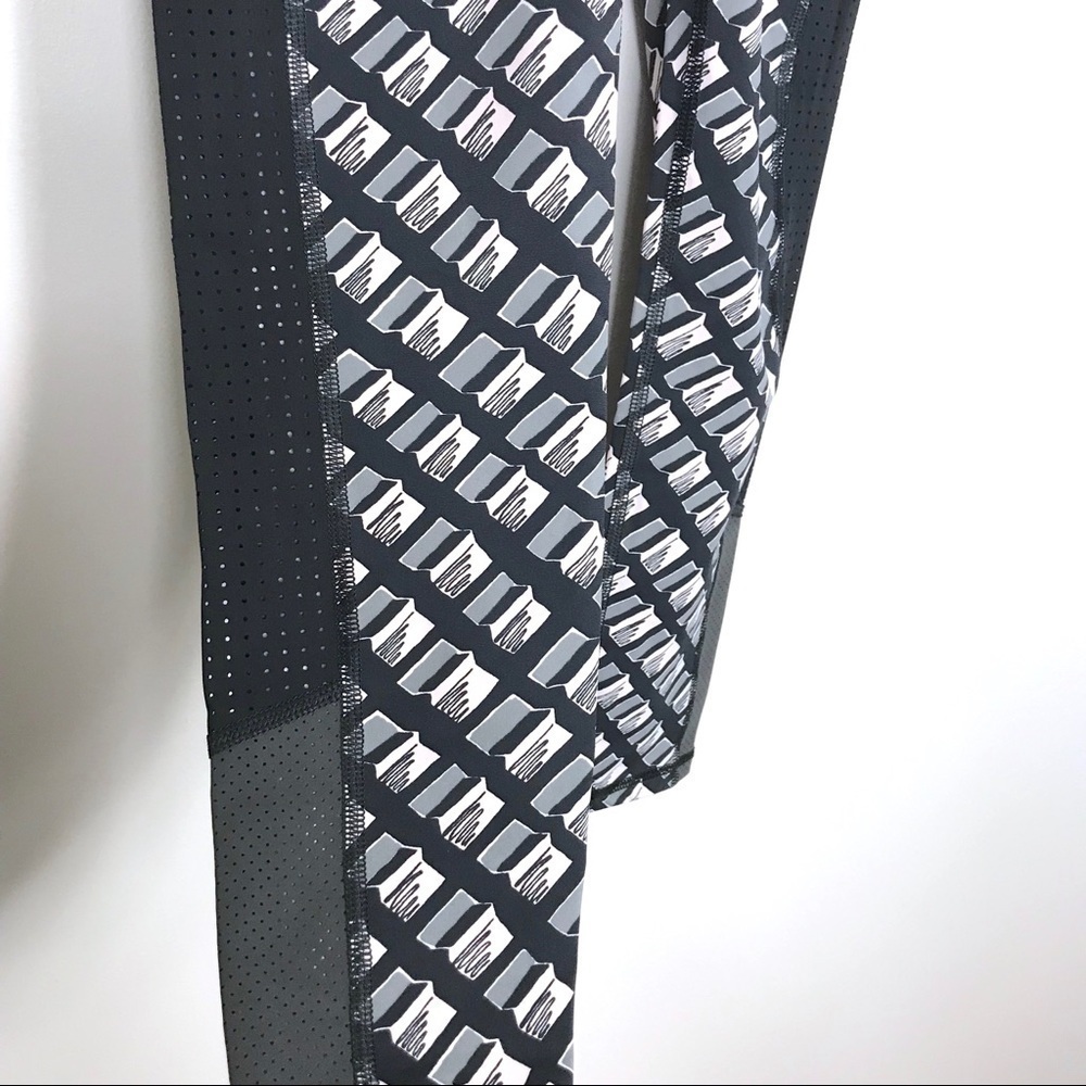 SWEATY BETTY The Zero Gravity Side Mesh Leggings XS Short - Picture 4 of 8